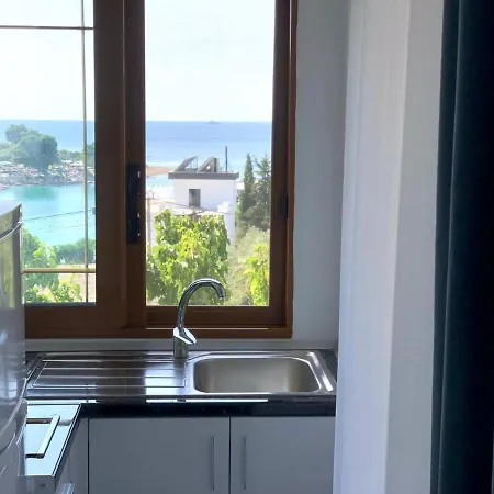Dine Apartment Ksamil