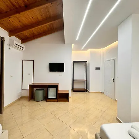 Dine Apartment Ksamil
