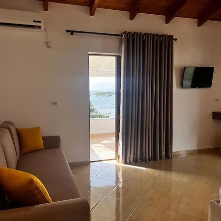 Dine Apartment Ksamil